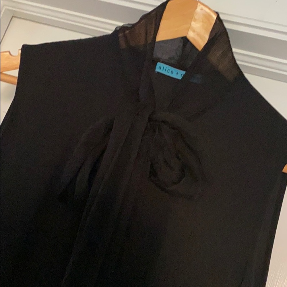 ALICE + OLIVIA Sleeveless Bow Top Black Size MEDIUM